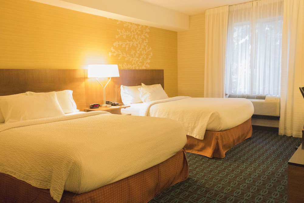 Fairfield Inn and Suites Barrie 5/28