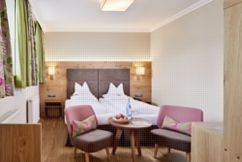 Hotel Neue Post 30/75