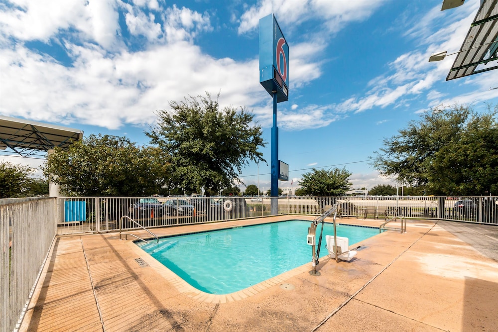 Motel6 San Antonio, TX - South 37/58