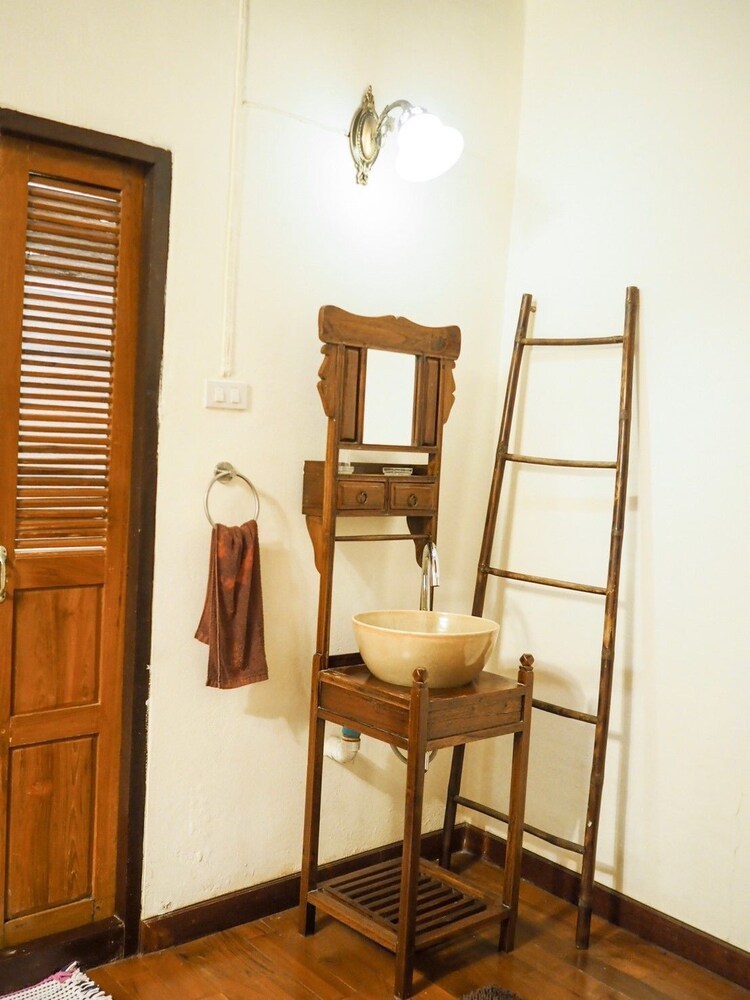 Rustic Guesthouse 6/50