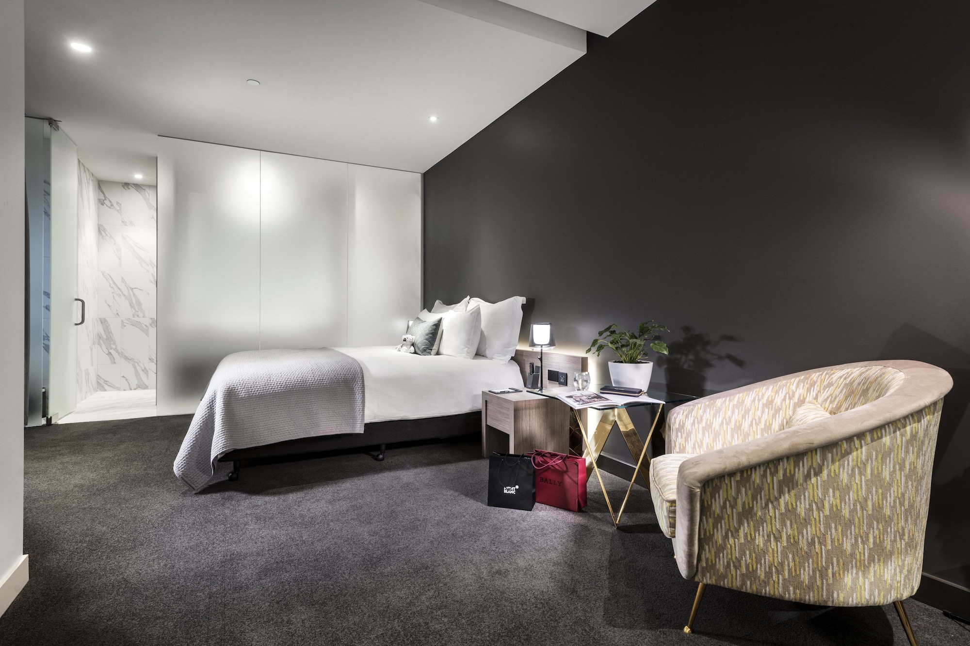 COURTYARD, SUITE