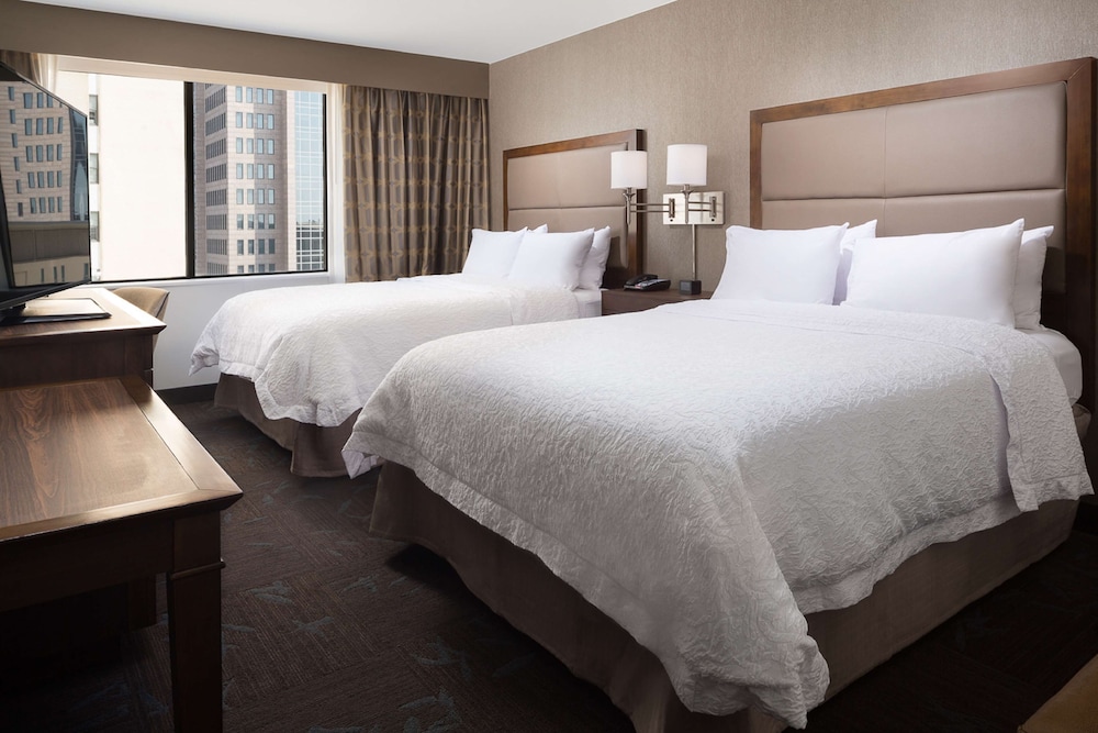 Hampton Inn Suites Dallas Downtown 16/83