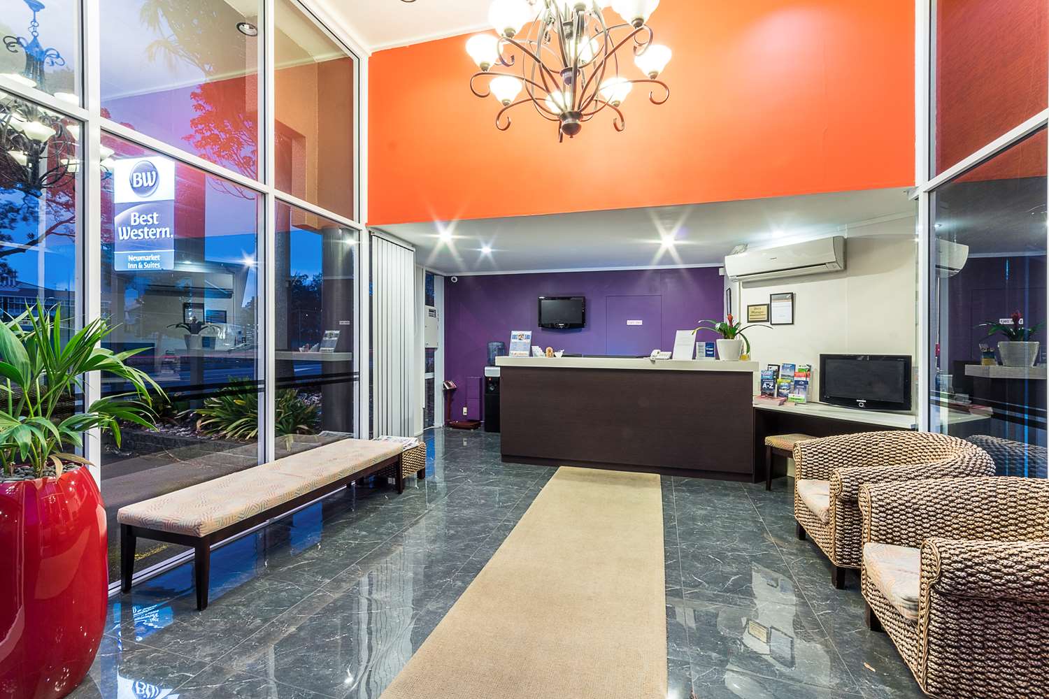 Best Western Newmarket Inn & Suites 1/58