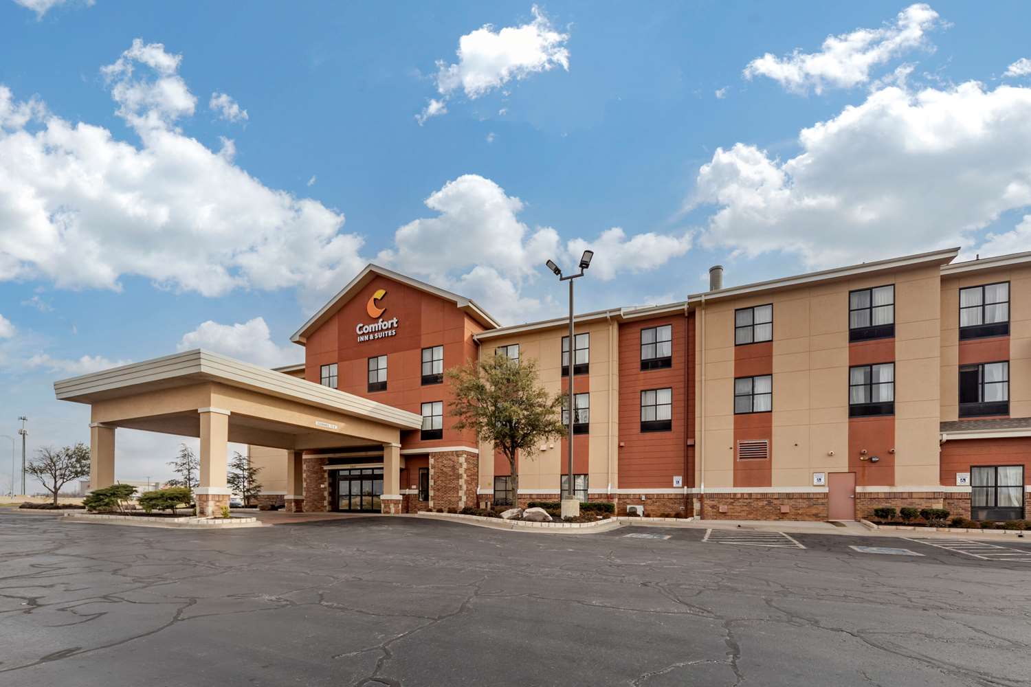 Spark by Hilton Shawnee Hotel 2/34