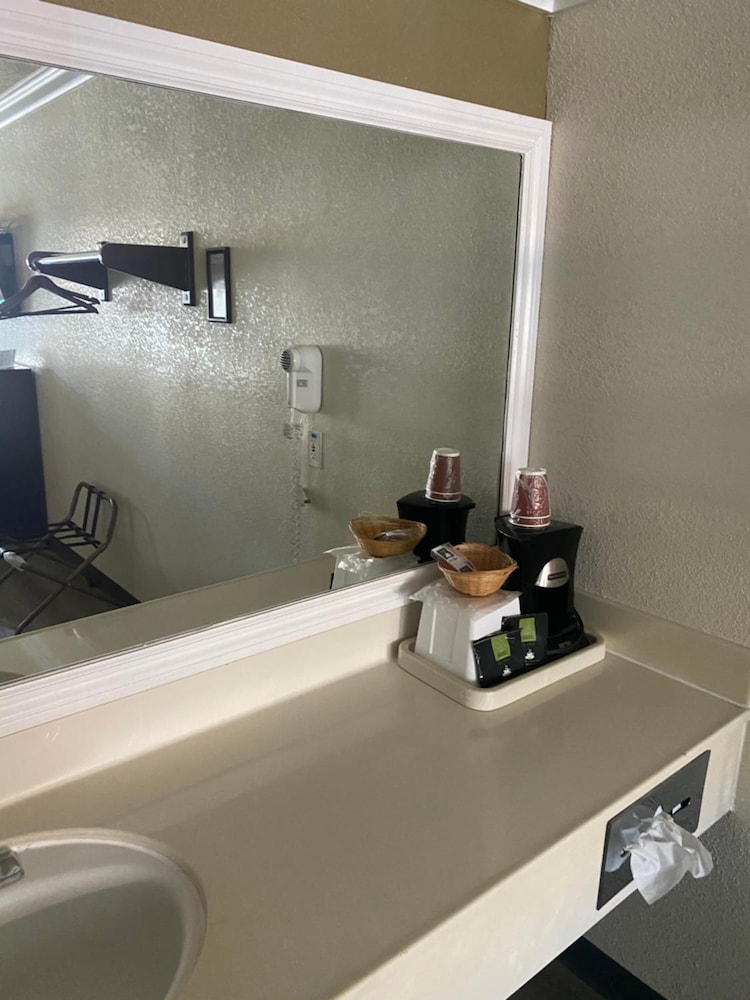 Americas Best Value Inn Atascadero Paso Roble 66/66