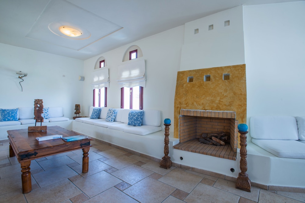 Naxos Palace 8/49