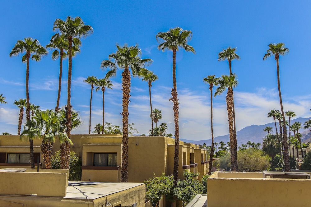 Desert Vacation Villas 4/27