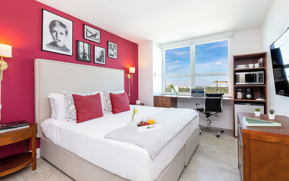 2 BEDROOMS, PRESIDENTIAL, APARTMENT, PARTIAL OCEAN VIEW, BALCONY