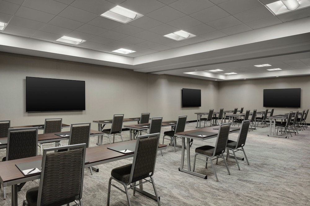 Ac Hotel By Marriott Cincinnati At Liberty Center 38/50