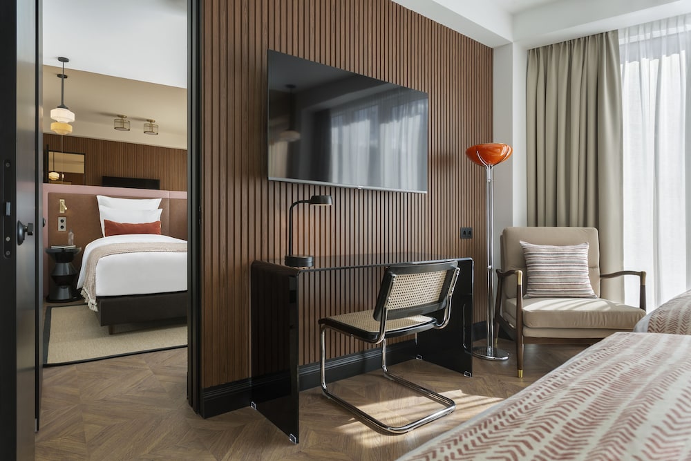 Artizan Design Hotel 59/61