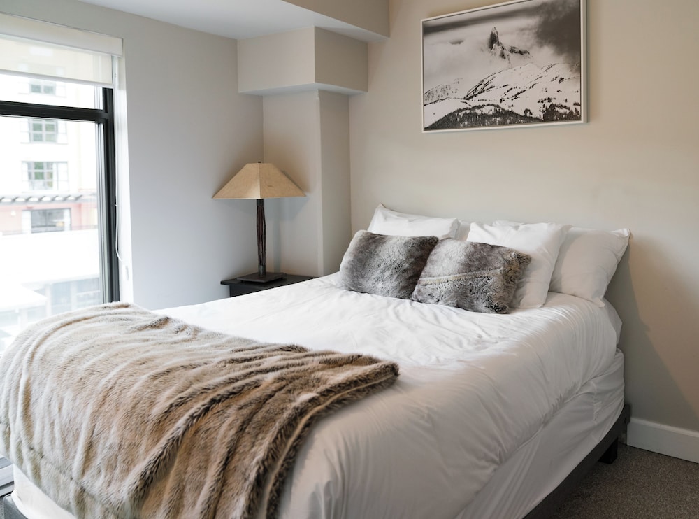 Rainbow, Suite, Murphy Bed, Queen Bed