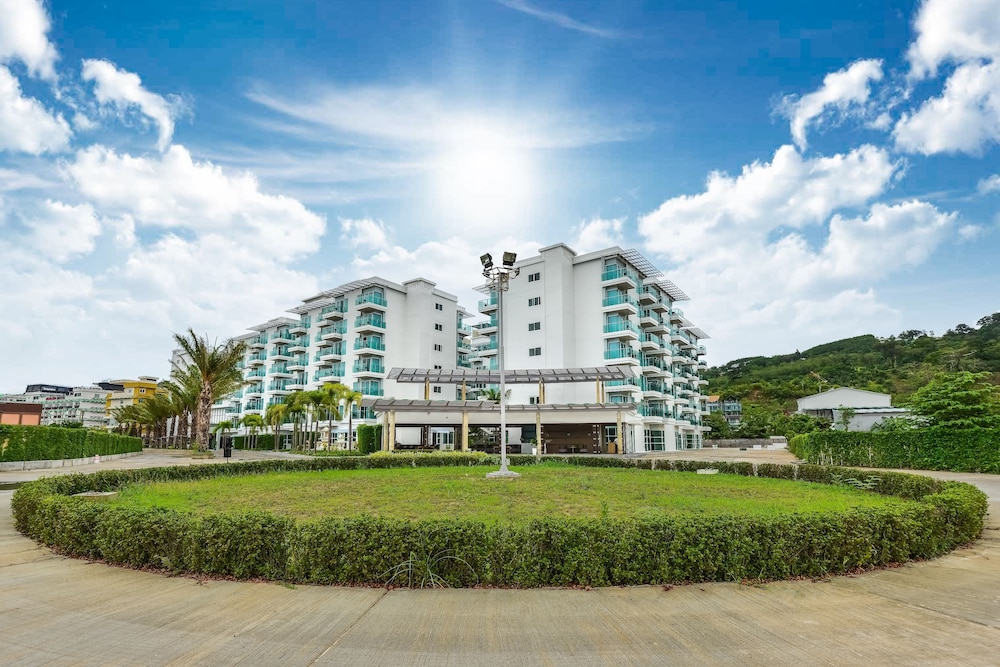 Fishermen's Harbour Urban Resort 5/50