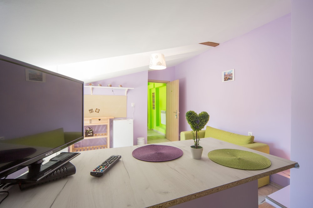 PETER PAN HOUSE 18/40