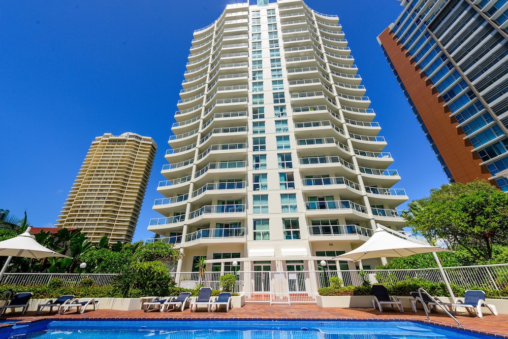 Crest Apartments 4/64