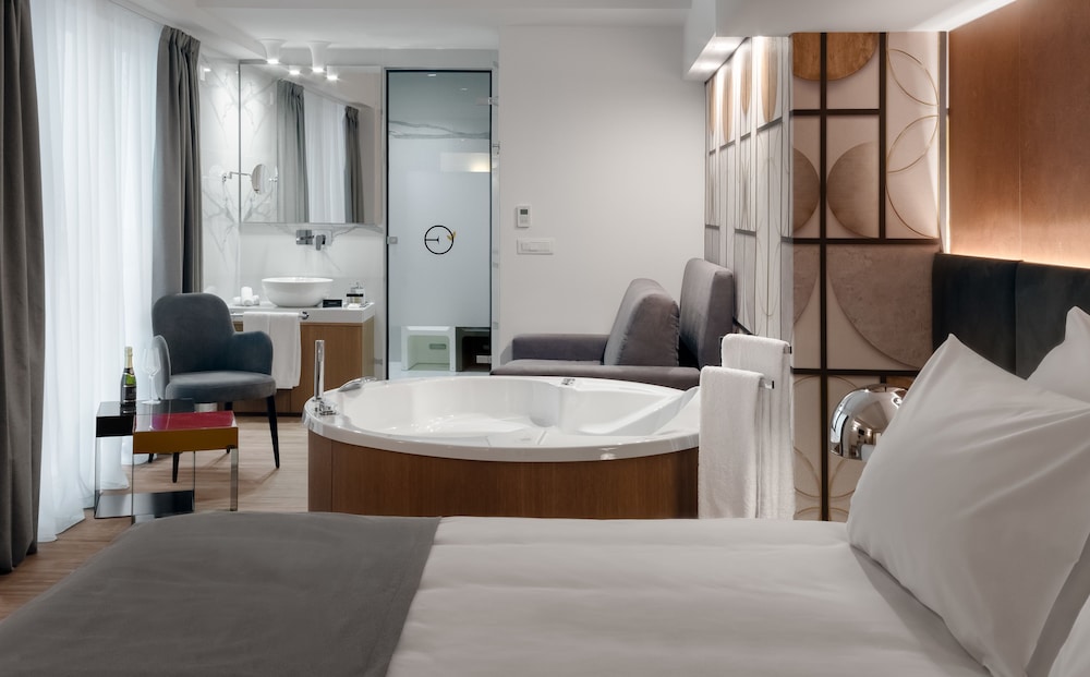Elia Ermou Athens Hotel 49/50