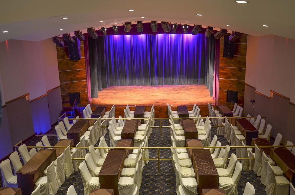 Tikal Futura Hotel & Convention Center 63/67