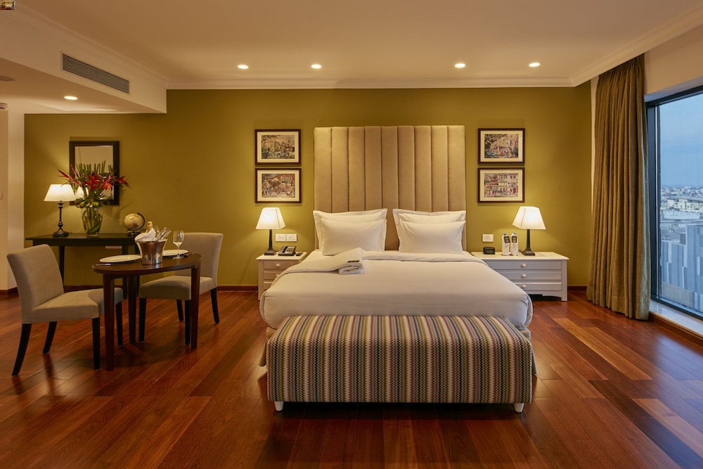 THE WAVERLY HOTEL & RESIDENCES 8/57