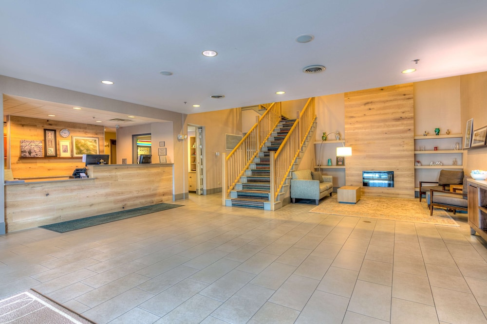 Country Inn & Suites by Radisson, Crystal Lake, IL 6/42