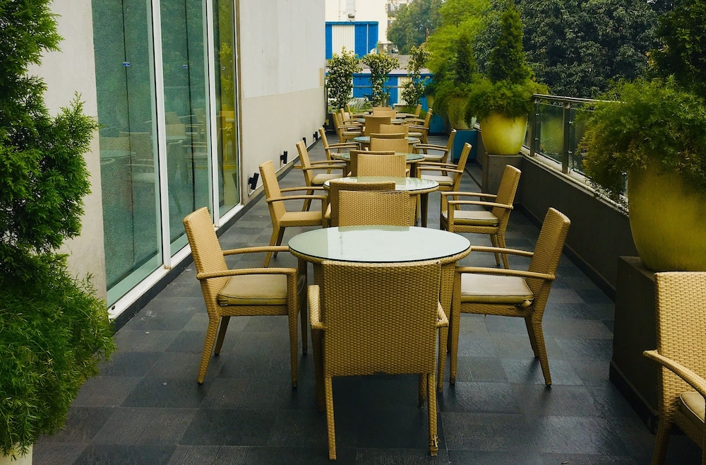 HOMETEL CHANDIGARH 37/45