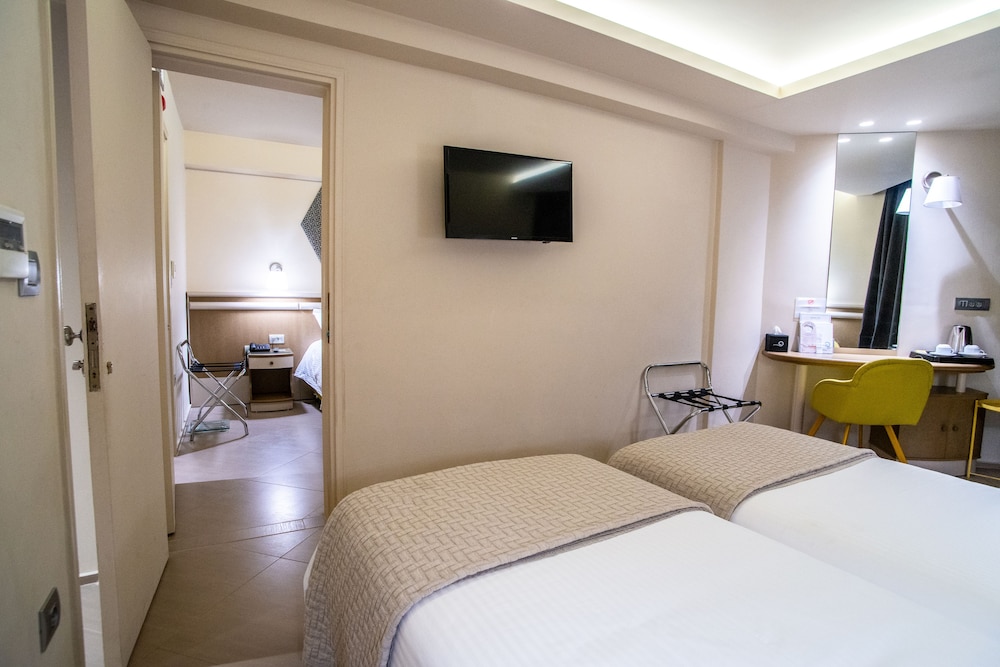 Emmantina Hotel 24/76