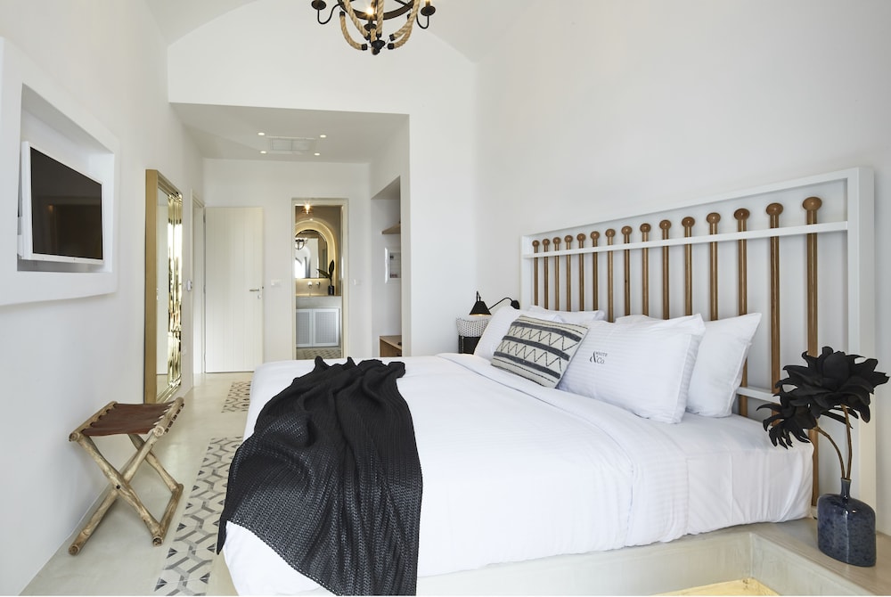 CAVE, 2 BEDROOMS, SUITE, PANORAMIC VIEW, OUTDOOR JETTED TUB