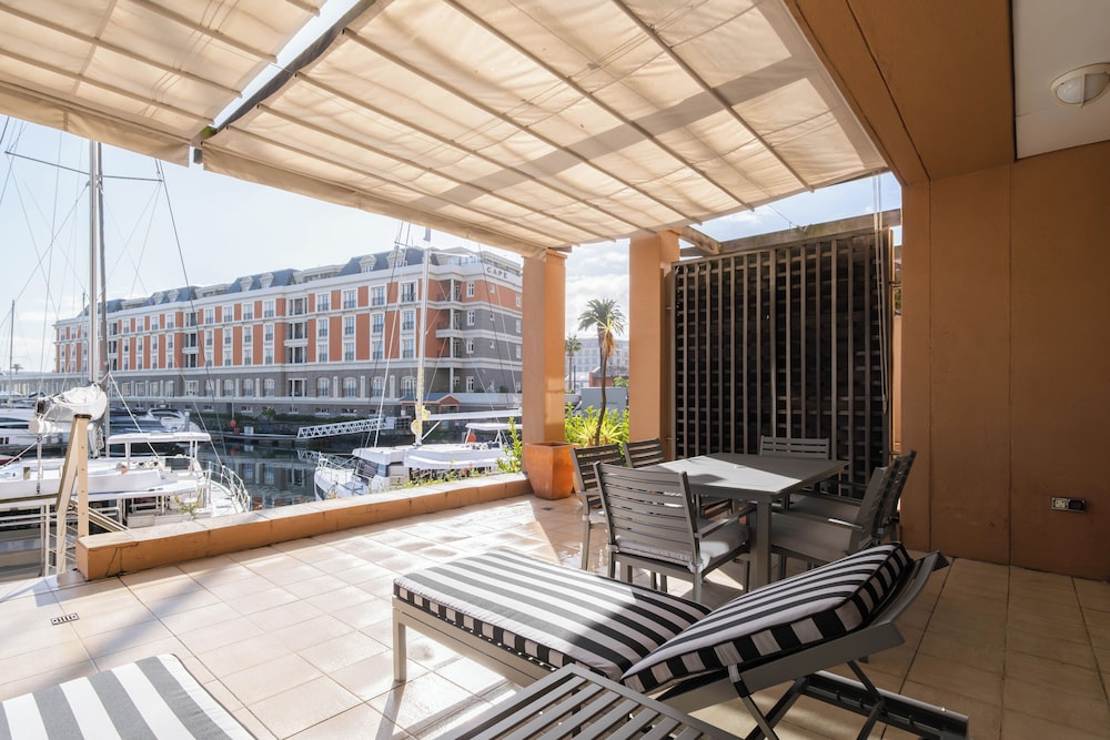 Mountain Marina Luxury Apartments 24/50