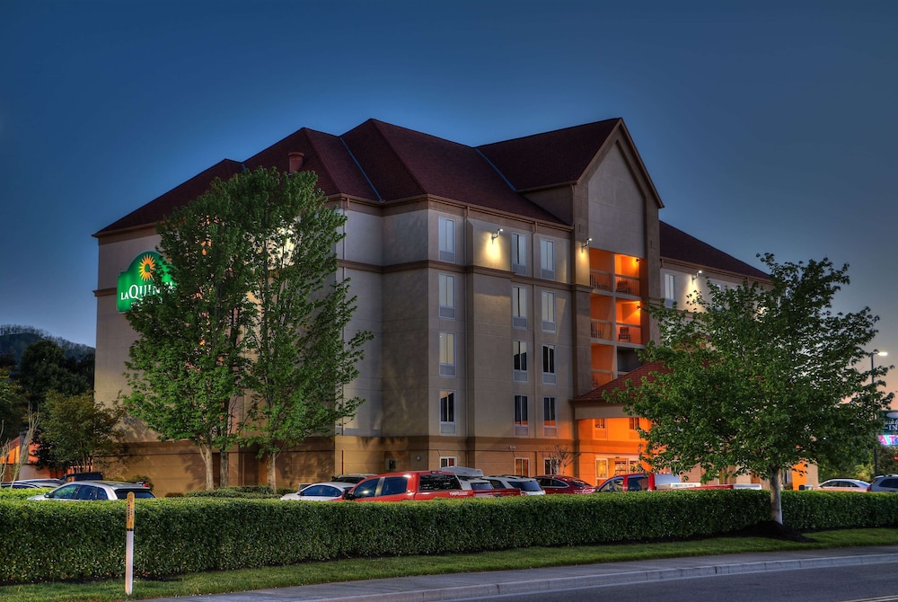 La Quinta Inn Suites Pigeon Forge 1/64