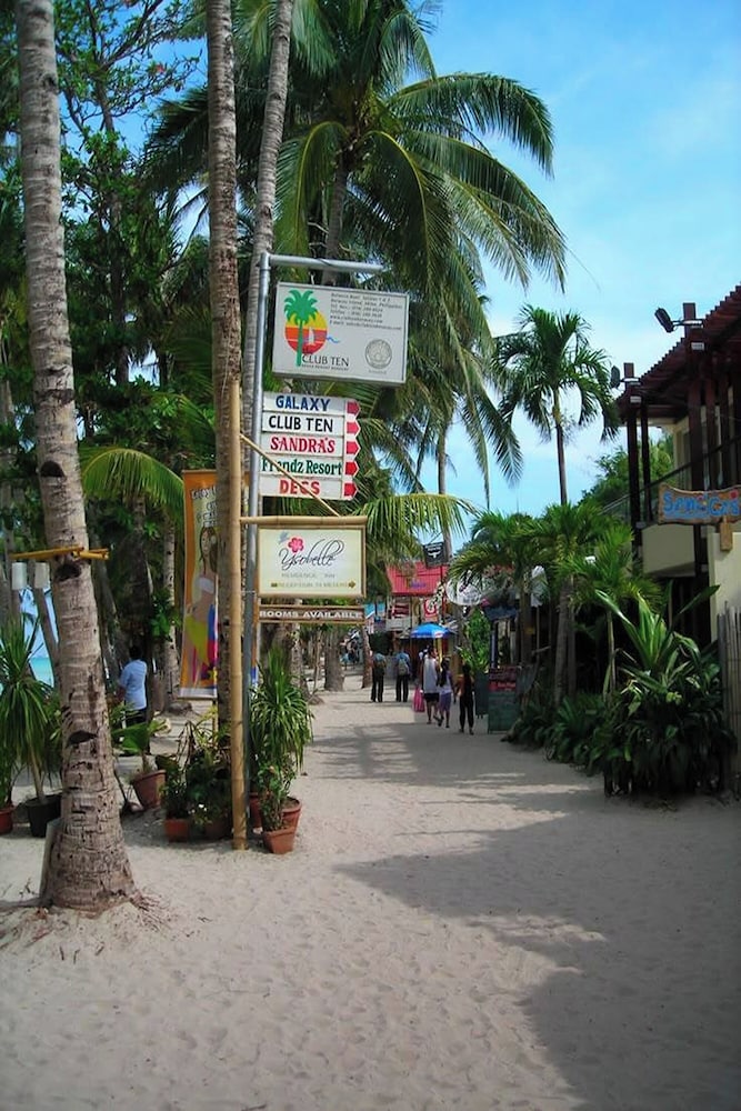 BANS BEACH RESORT 26/40