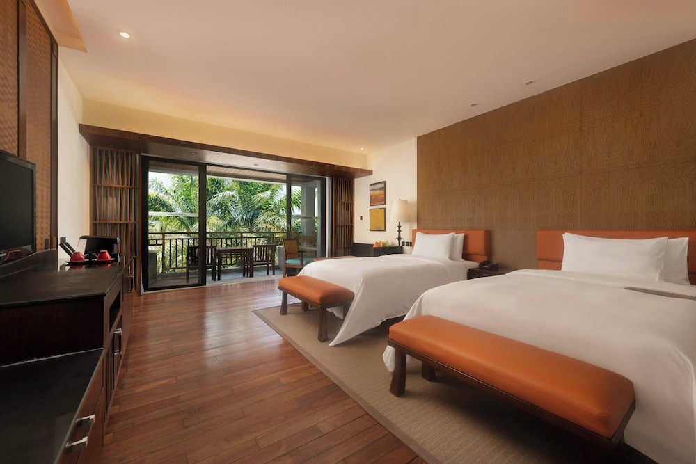 غرفة بسريرين مزدوجين بإطلالة على الحديقة بشرفة، Le Meridien Shimei Bay Beach Resort & Spa 4/10
