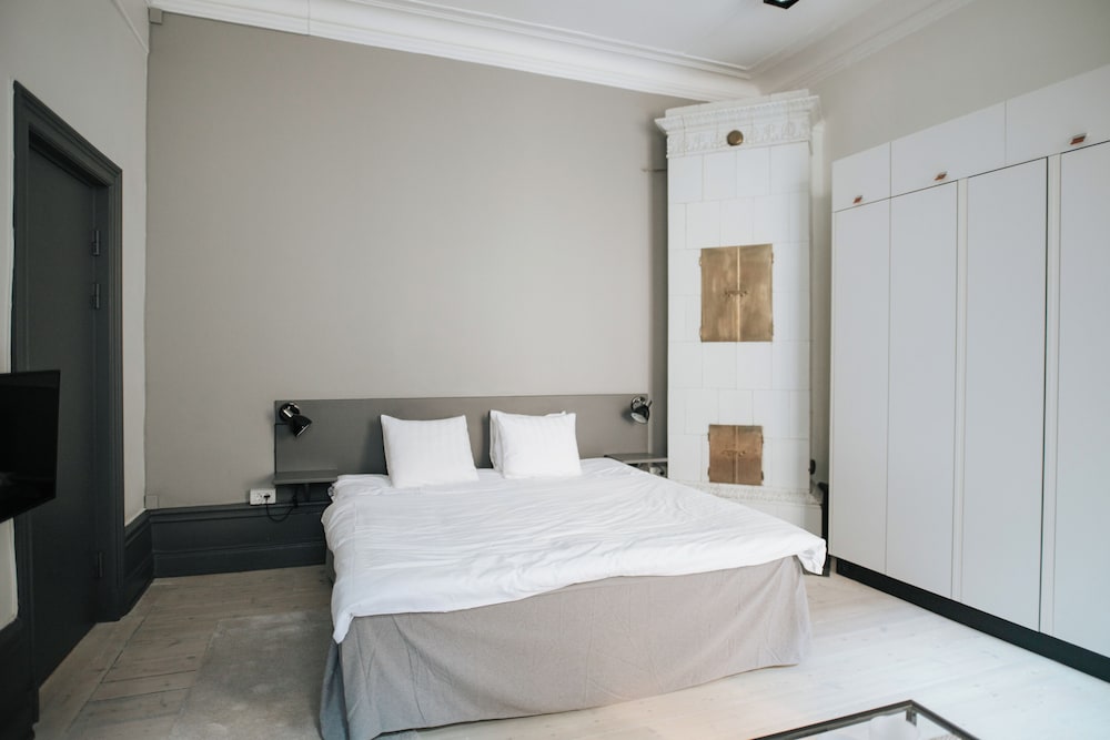 STUDIO, DOUBLE BED, LARGE