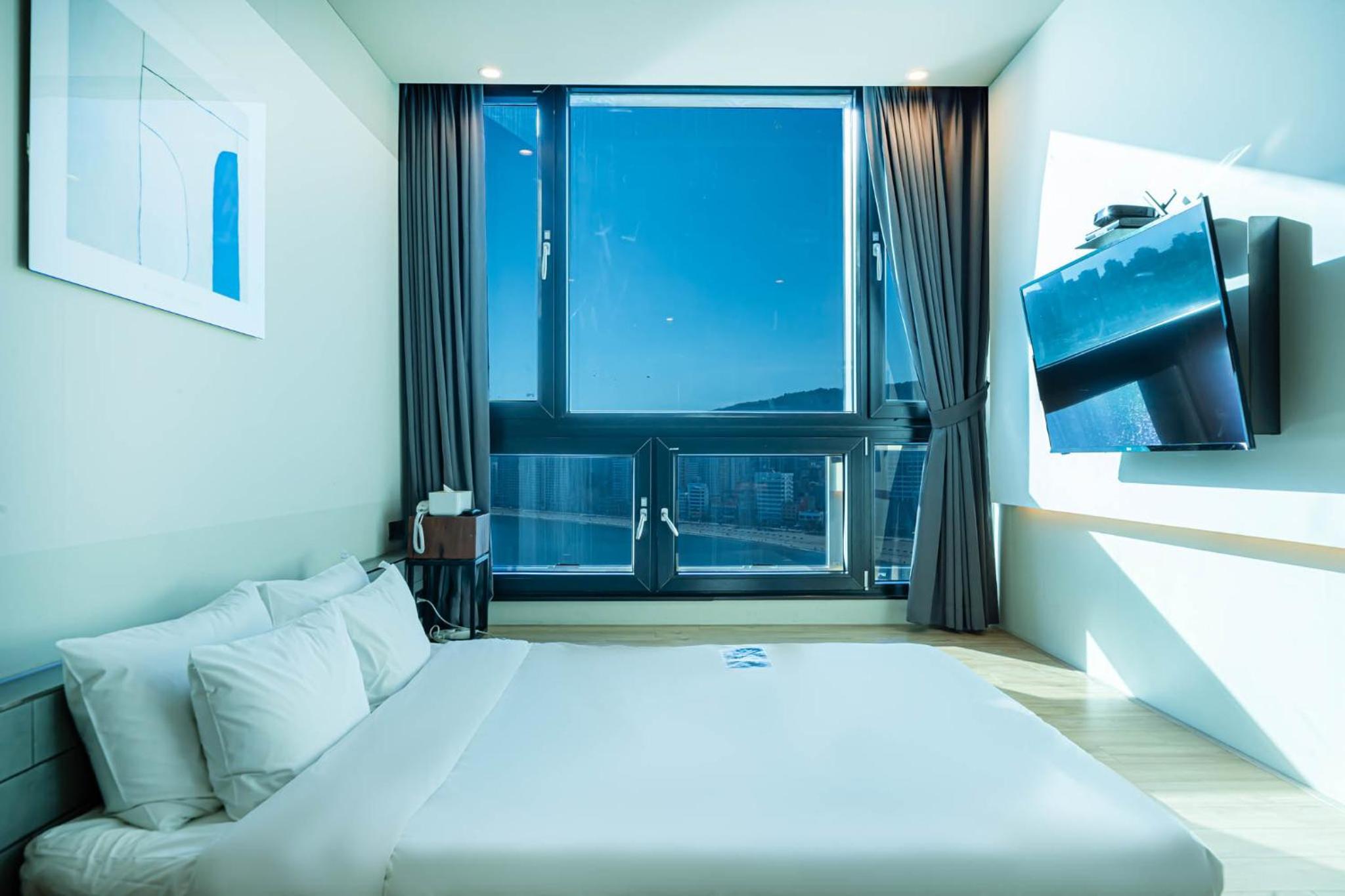 Korean, Double Bed, Sea View, H Avenue 5/8