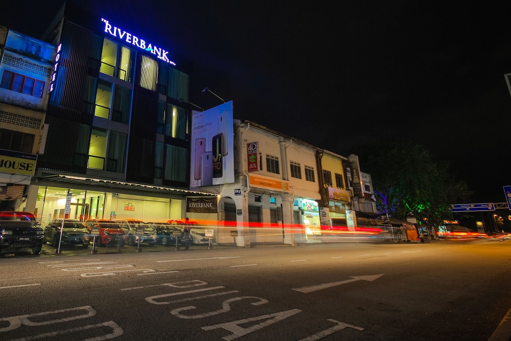 The Riverbank Hotel 1/31