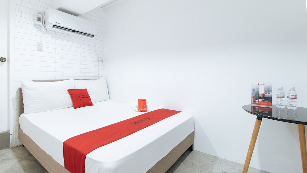 Reddoorz Plus Danlig Street Makati 16/28