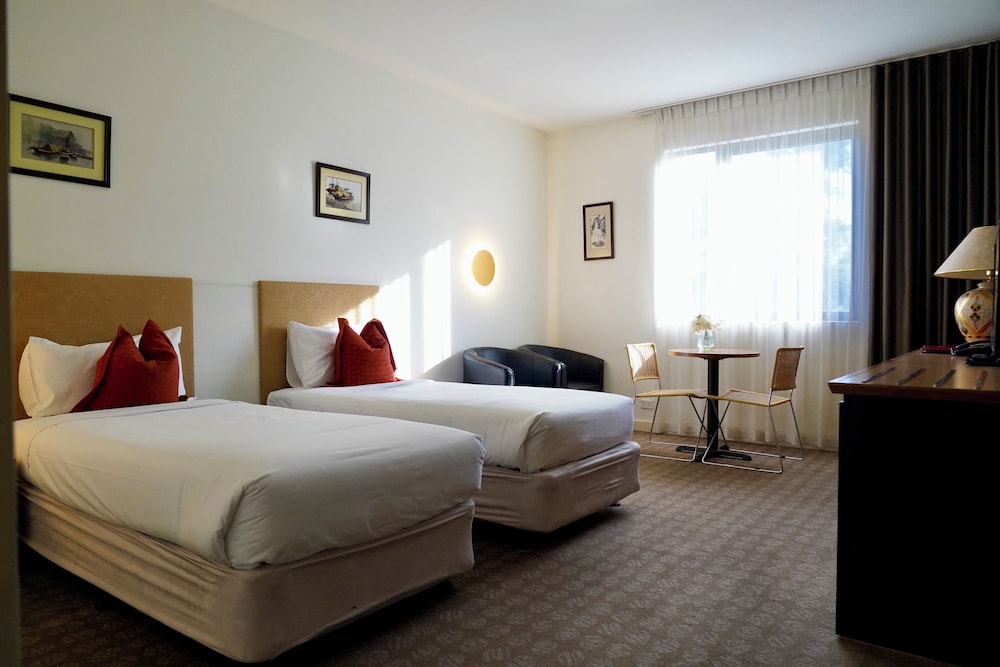 ROOM, TWIN BEDS
