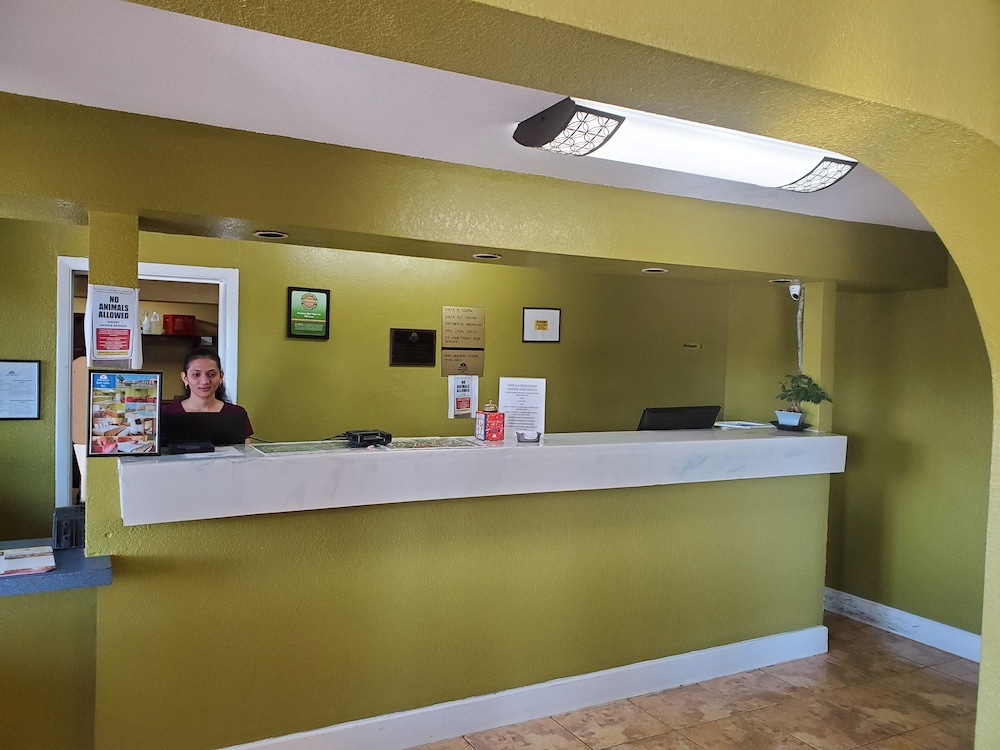 Americas Best Value Inn - Frost Bank Center 6/36