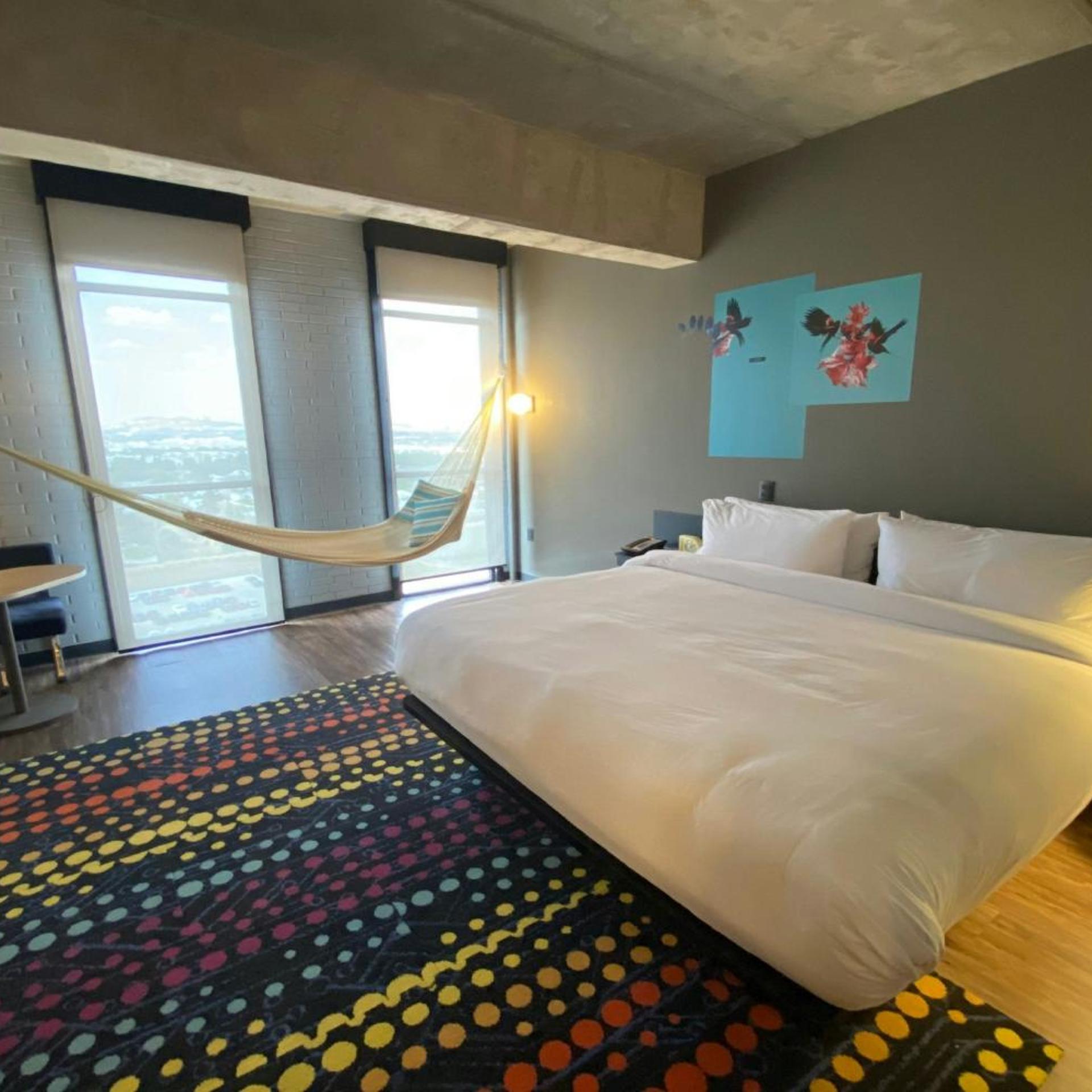 Room, King Bed, Hammock Wing
