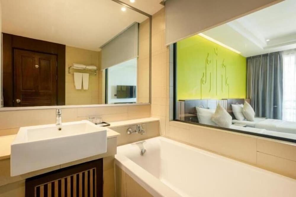 Deluxe Partial Seaview