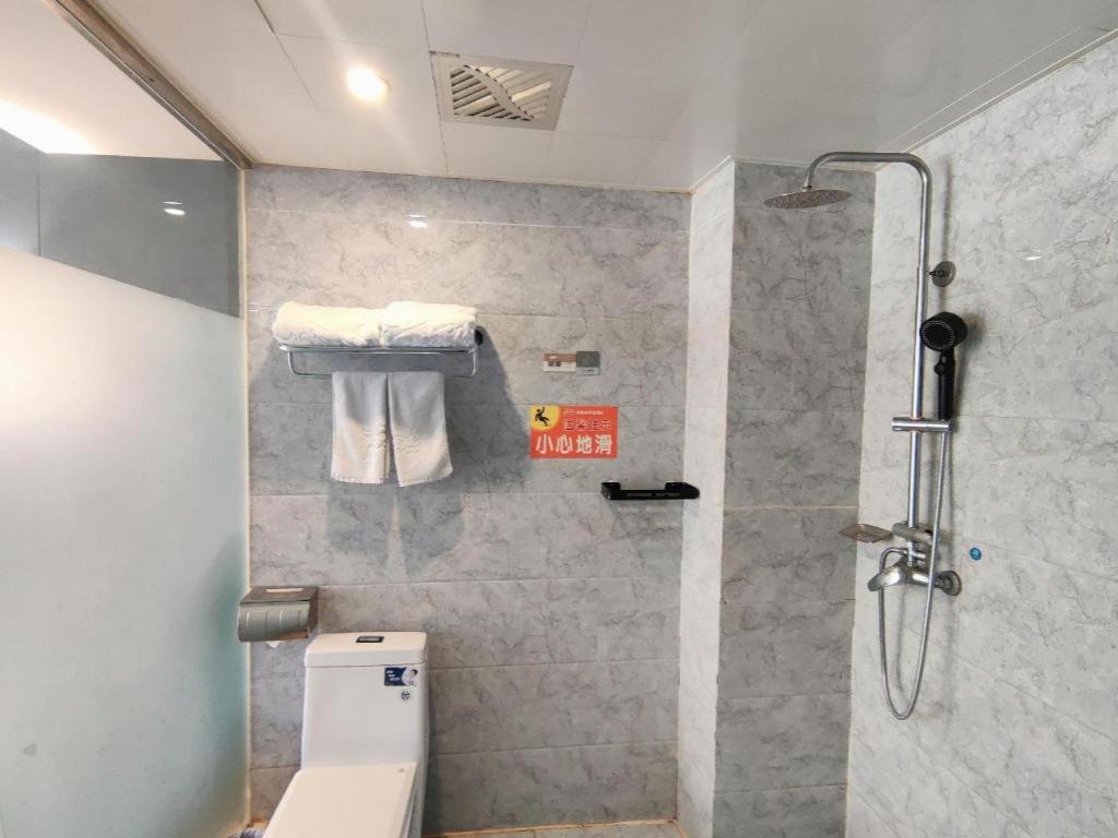 Thank Inn Plus Hotel (He'nan Zhoukou Chuanhui District Red Star Macalline) 38/49