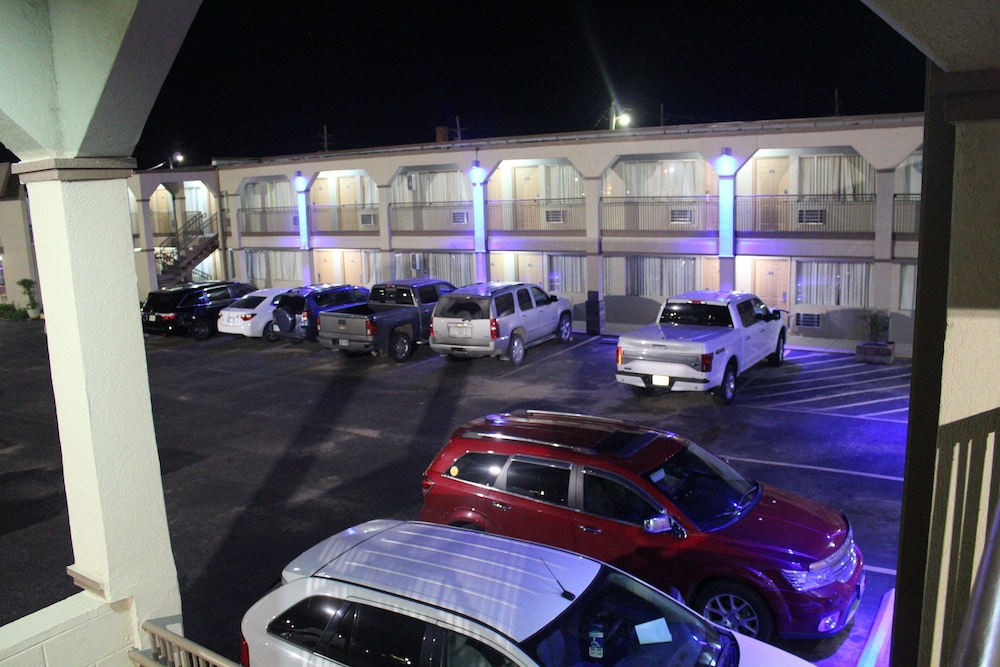 Hutchinson Inn 44/58
