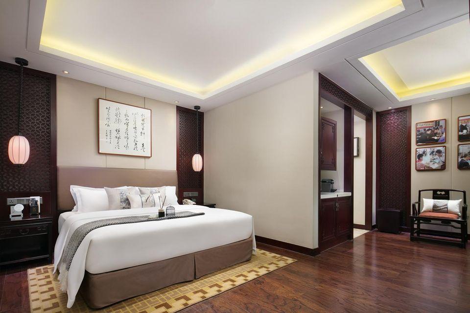 King Bed, River View