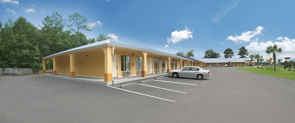 Days Inn by Wyndham DeFuniak Springs 14/19