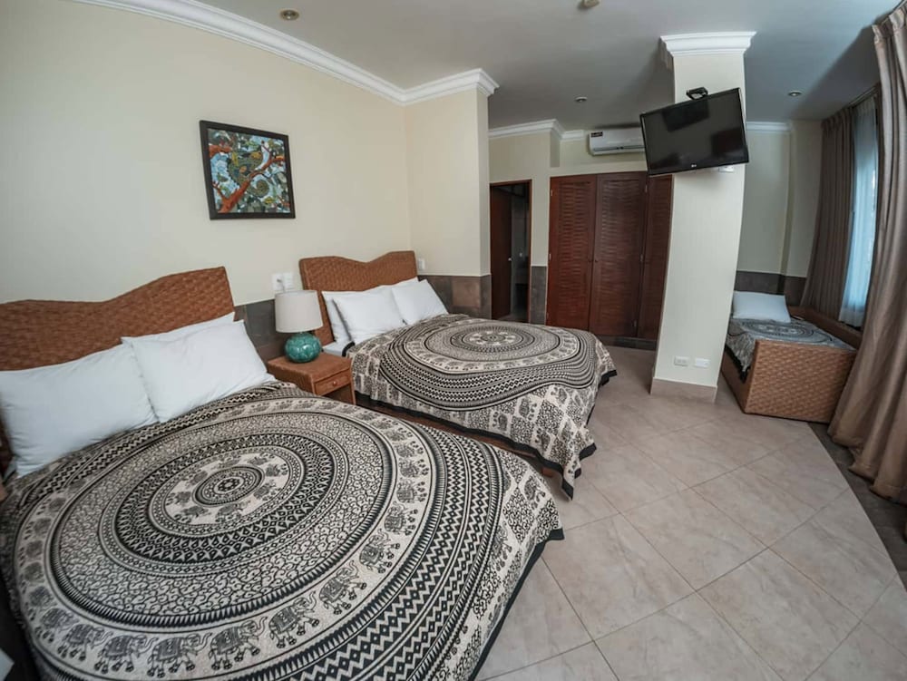 Dharma Beach Hotel 20/57