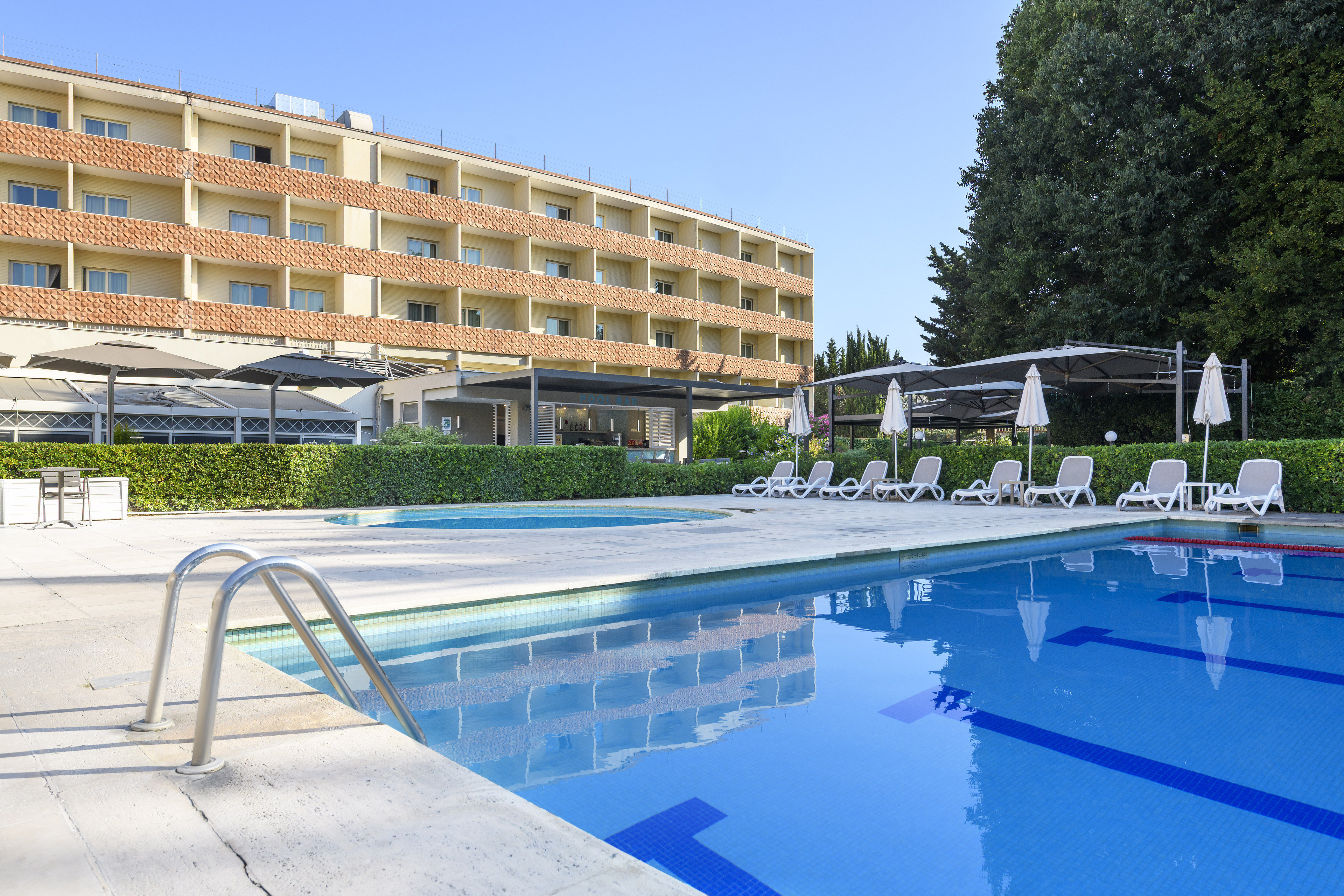 Crowne Plaza St Peter S 43/77