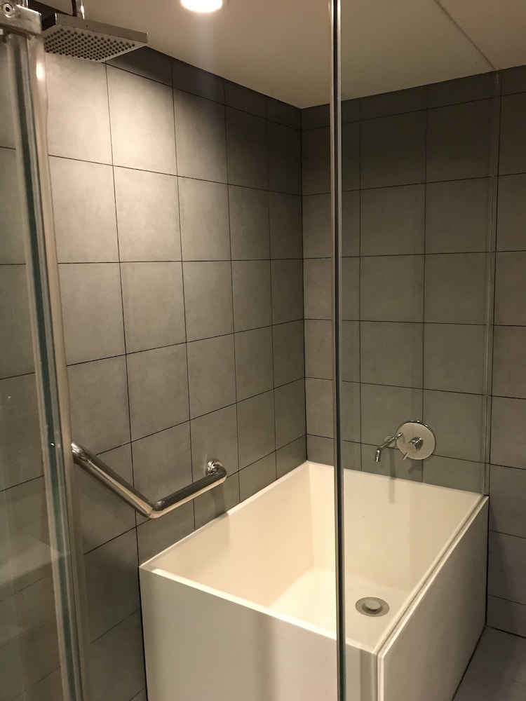 Boonrumpa Condotel 64/64