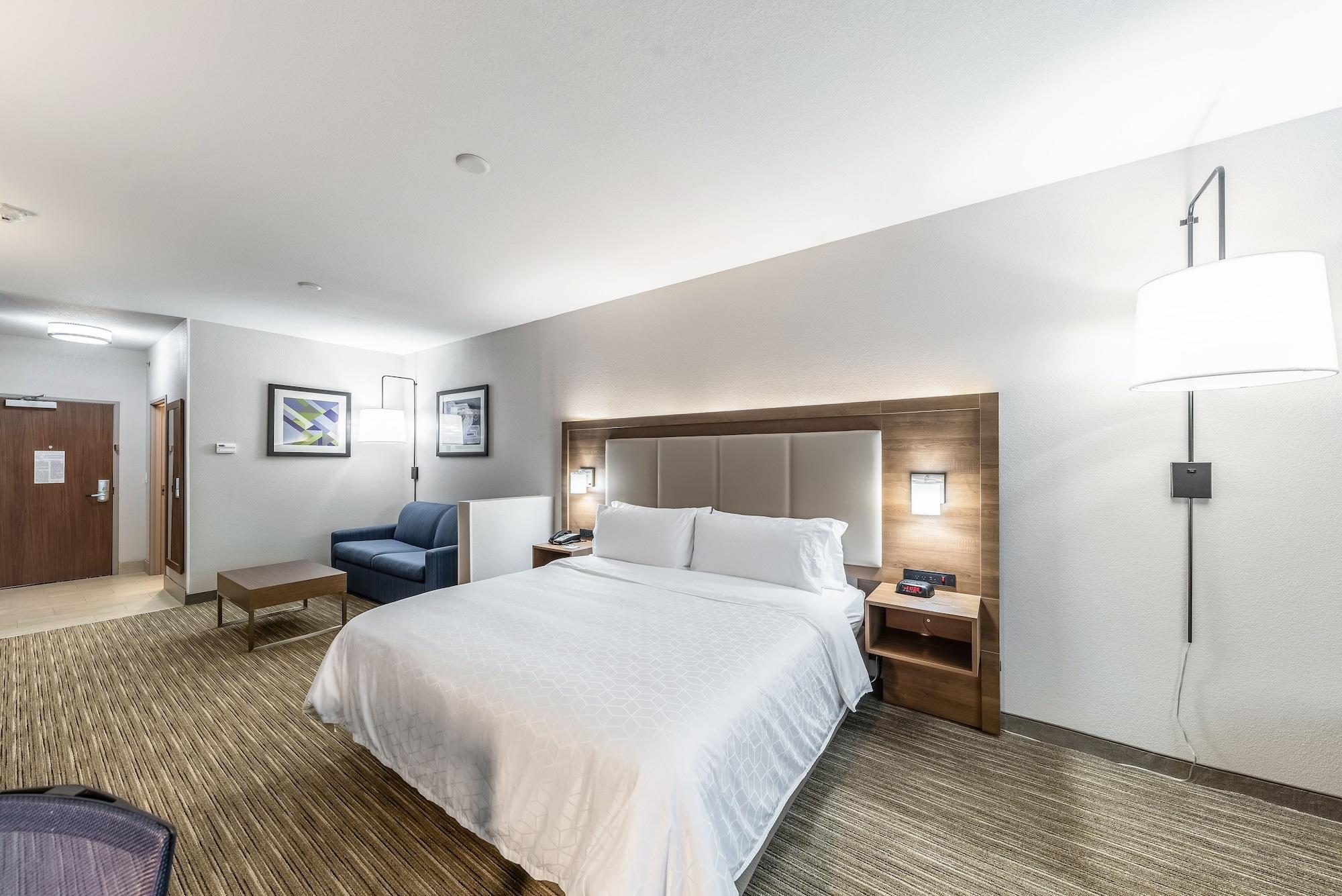 Holiday Inn Express Suites Fort Worth Fossil Creek 12/30