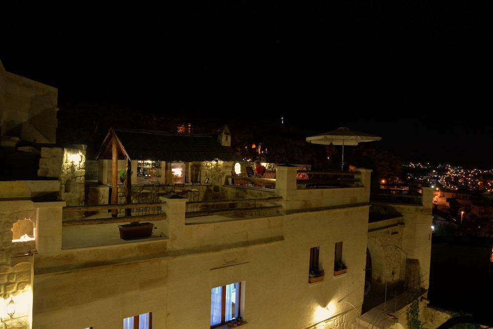 Canyon Cave Hotel 3/69