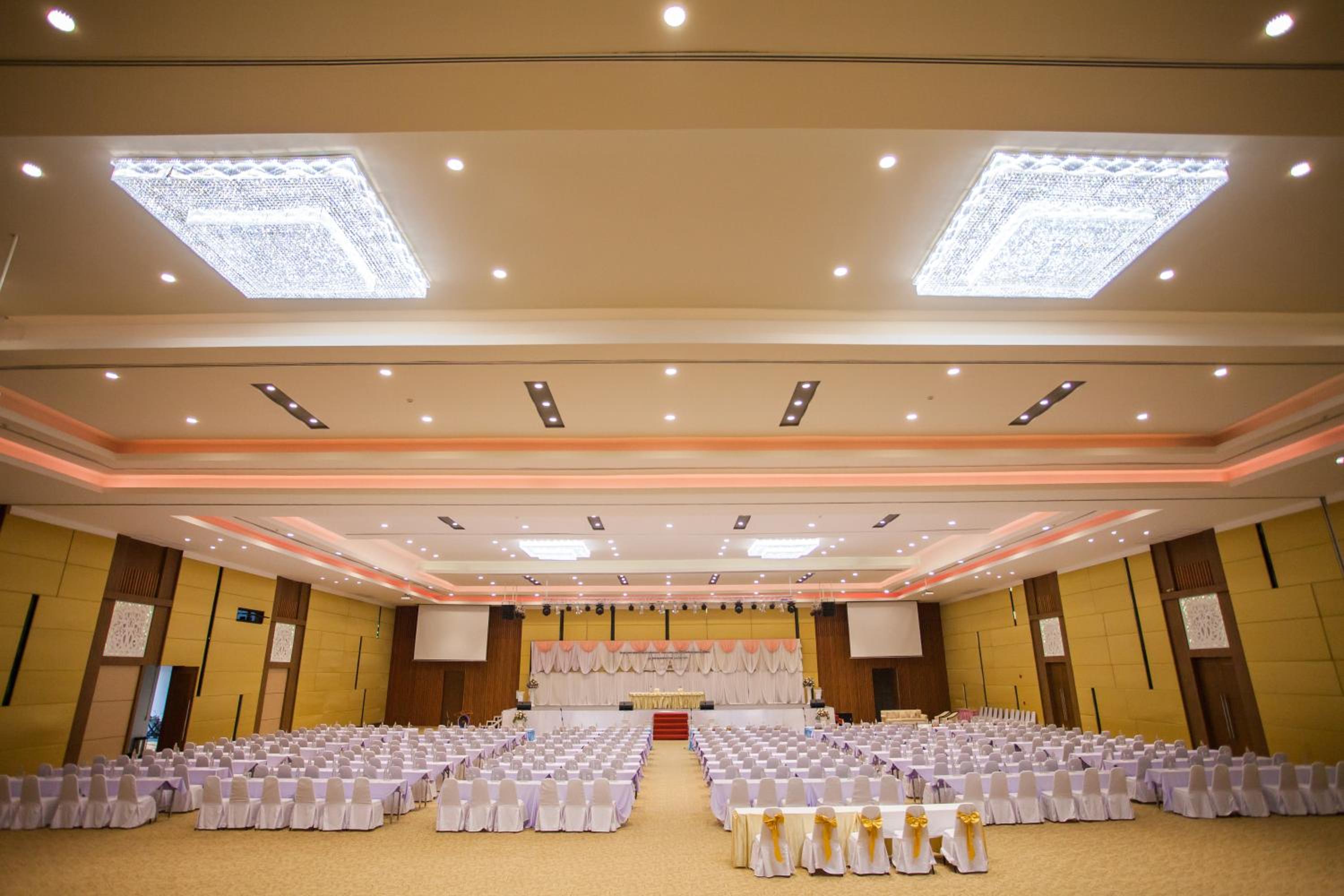 Royal Nakhara Hotel Nongkhai 12/50