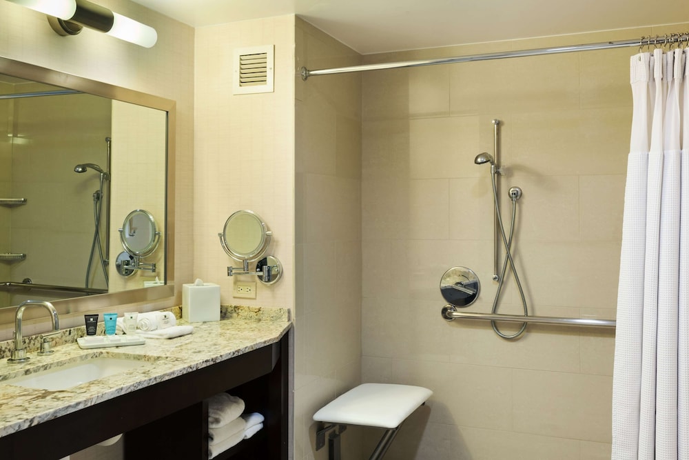 Sonesta Redondo Beach Marina 17/39