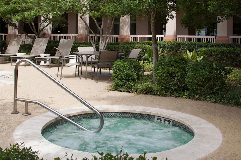 Marriott Suites Dallas Market Center 1/62