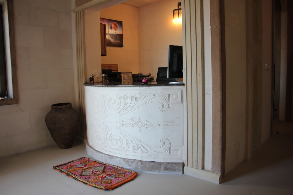 El Nazar Stone Suite 8/50